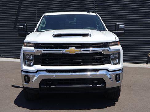 Used 2025 Chevrolet Silverado 3500 LT w/ Safety Package AWD/4WD image 2