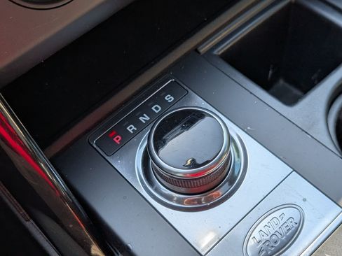 Used 2018 Land Rover Discovery SE AWD/4WD image 19