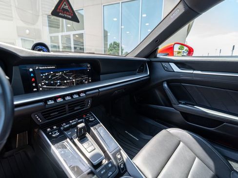 Used 2025 Porsche 911 Carrera RWD image 39
