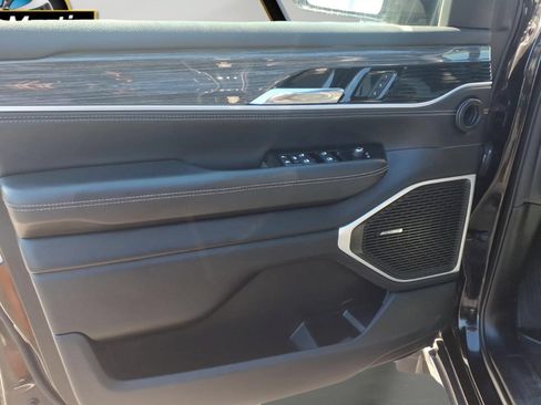 Used 2022 Jeep Wagoneer Series II AWD/4WD image 8
