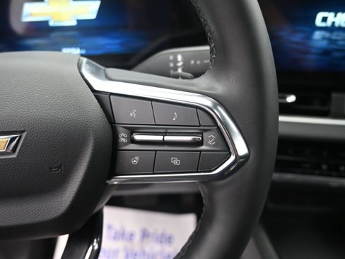 Used 2026 Chevrolet Equinox LT w/ Safety and Technology Package FWD image 13