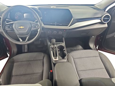 Used 2024 Chevrolet Trax LS w/ LS Convenience Package FWD image 11