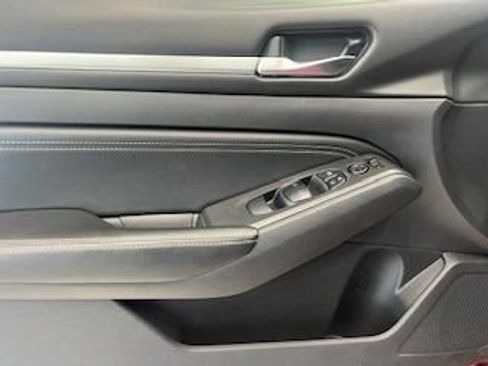 Used 2019 Nissan Altima 2.5 SV image 14