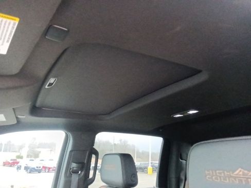 Used 2024 Chevrolet Silverado 2500 High Country w/ High Country Premium Package image 14