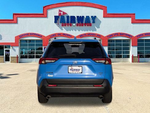 Used 2021 Toyota RAV4 XLE image 5