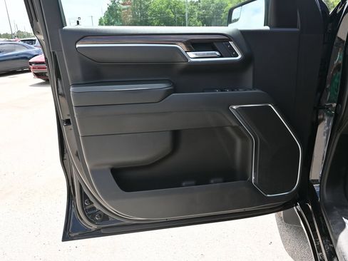 Used 2025 Chevrolet Silverado 1500 LT RWD image 7