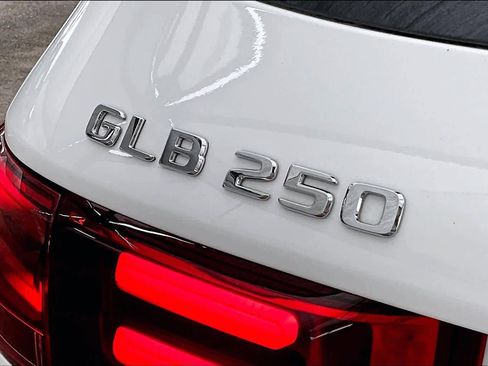 Used 2025 Mercedes-Benz GLB 250 image 10