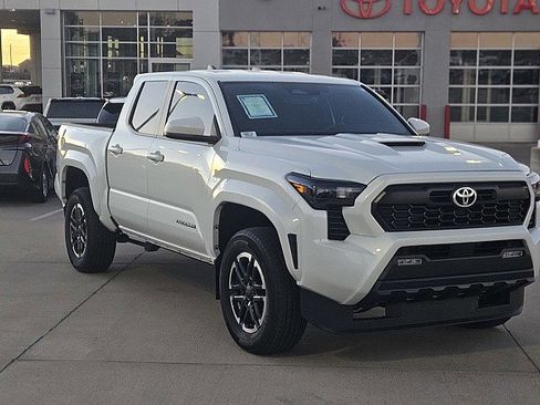 Used 2024 Toyota Tacoma TRD Sport image 1