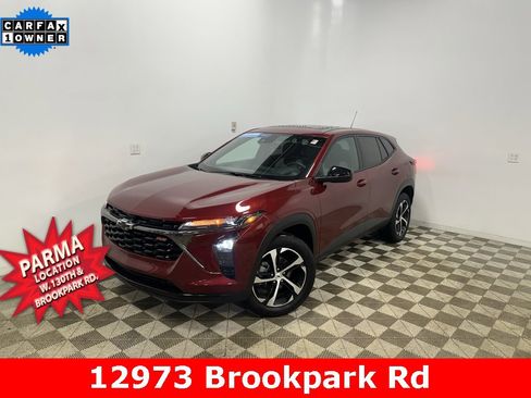 Certified 2025 Chevrolet Trax RS w/ Sunroof Package image 1