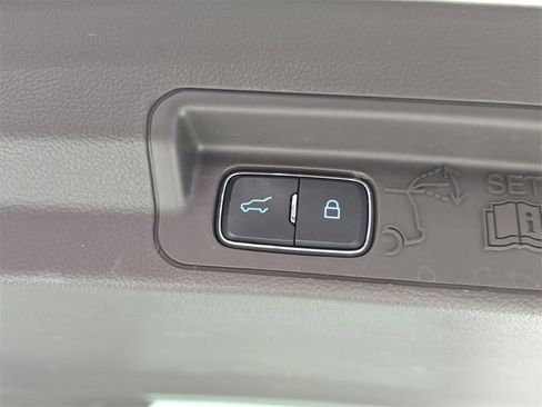 Used 2020 Ford Explorer Platinum w/ Premium Technology Package image 16