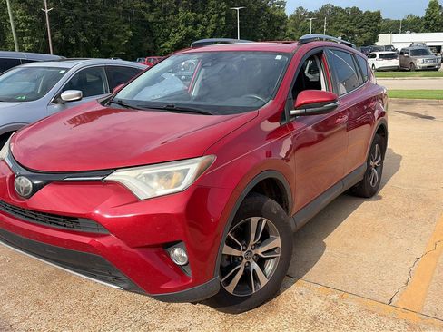 Used 2017 Toyota RAV4 XLE FWD image 1