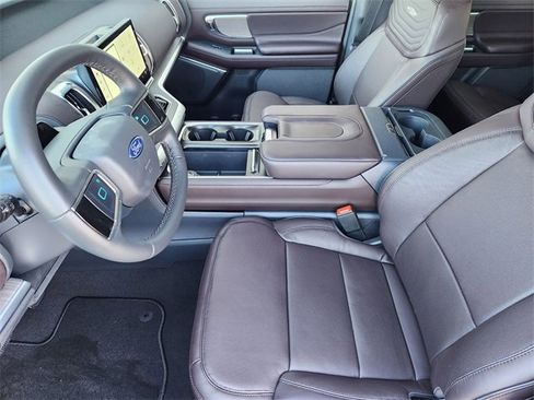 New 2026 Ford Expedition Platinum image 9