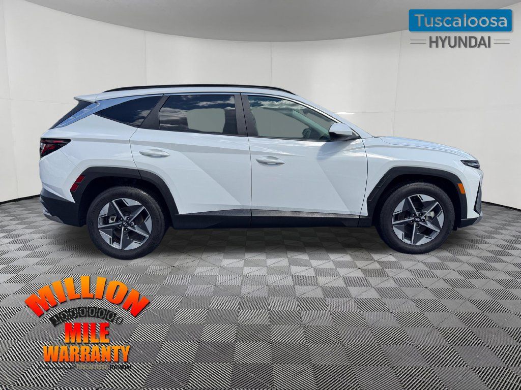 Used 2025 Hyundai Tucson SEL FWD image 2