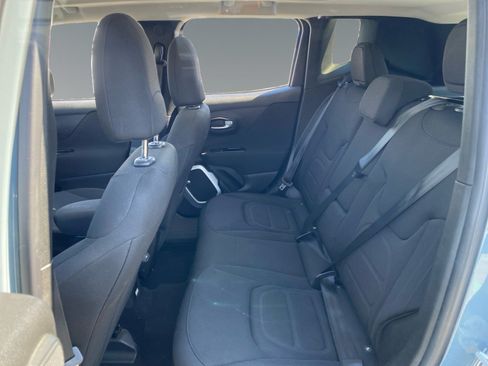 Used 2018 Jeep Renegade Latitude w/ Safety & Security Group FWD image 13