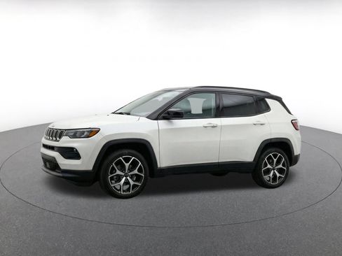 Used 2025 Jeep Compass Limited AWD/4WD image 3
