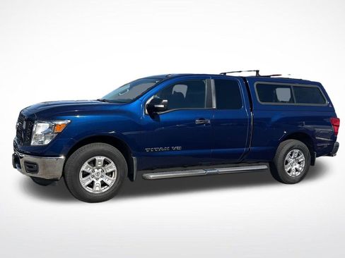 Used 2019 Nissan Titan SV image 12