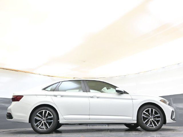 Used 2026 Volkswagen Jetta SE FWD image 42