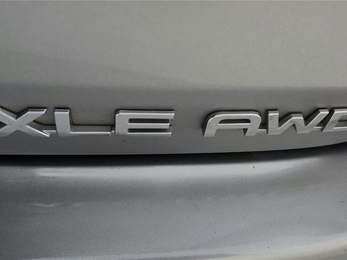 Certified 2024 Toyota Highlander XLE image 26