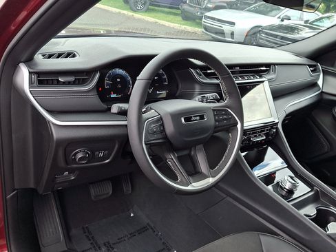 Used 2025 Jeep Grand Cherokee L Laredo AWD/4WD image 25