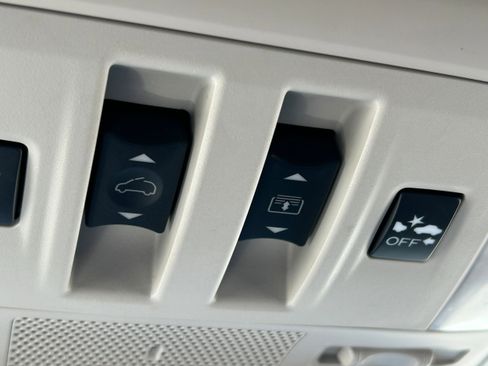 Used 2022 Subaru Ascent Limited w/ Technology Package image 7