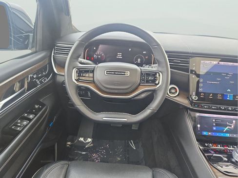 Certified 2023 Jeep Grand Wagoneer Series II image 11