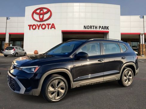 Used 2025 Volkswagen Taos S FWD image 1
