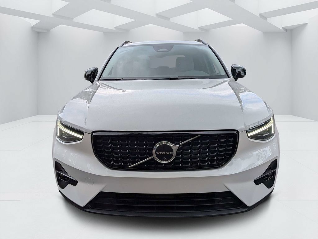 Certified 2026 Volvo XC40 B5 Plus AWD/4WD image 8