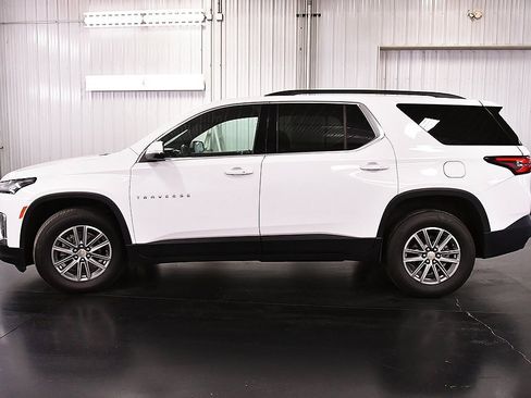 Used 2023 Chevrolet Traverse LT w/ Rear Camera Mirror Package image 4