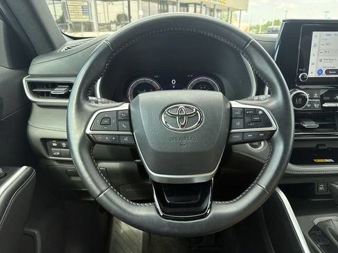 Used 2025 Toyota Highlander XSE AWD/4WD image 14