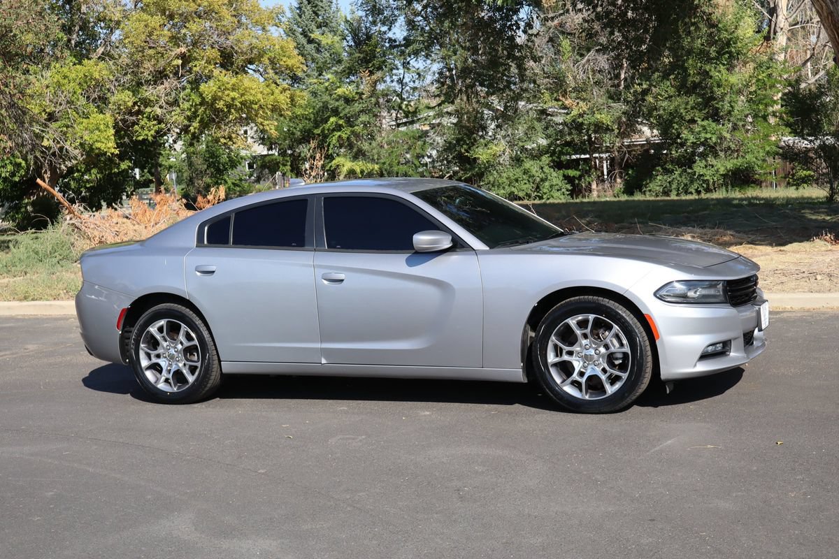 Used 2015 Dodge Charger SXT w/ AWD Plus Group image 2