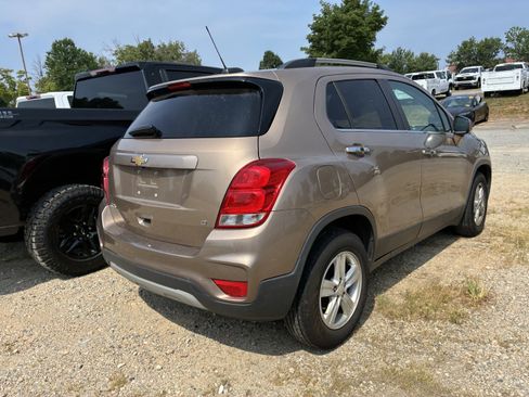 Used 2018 Chevrolet Trax LT w/ LT Convenience Package FWD image 8