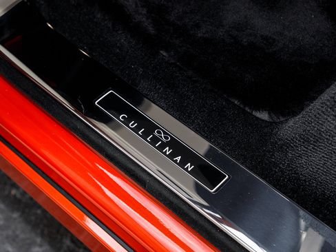 Certified 2026 Rolls-Royce Cullinan Black Badge AWD/4WD image 23