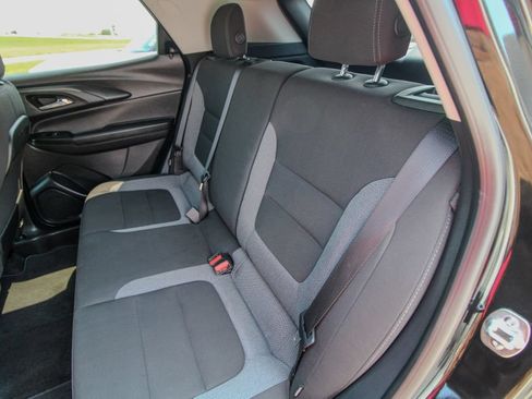 Used 2025 Chevrolet TrailBlazer LT AWD/4WD image 9