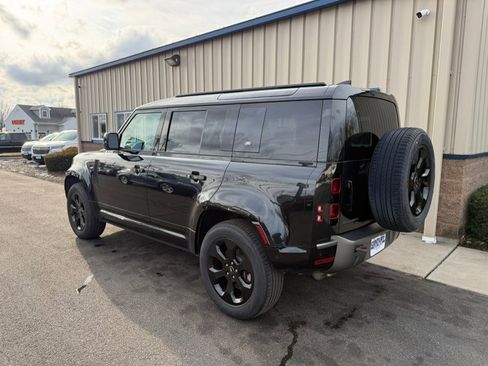 Used 2022 Land Rover Defender 110 X-Dynamic SE image 6