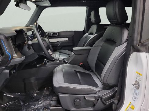 Used 2024 Ford Bronco Black Diamond image 10