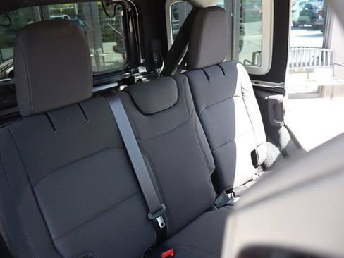 Used 2022 Jeep Wrangler Unlimited Sport AWD/4WD image 12