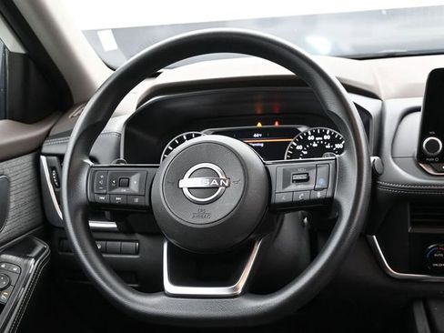 Used 2023 Nissan Rogue SV image 14