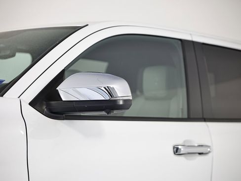 Used 2025 Toyota Tacoma Limited image 10