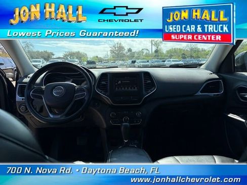 Used 2021 Jeep Cherokee Latitude Plus image 19