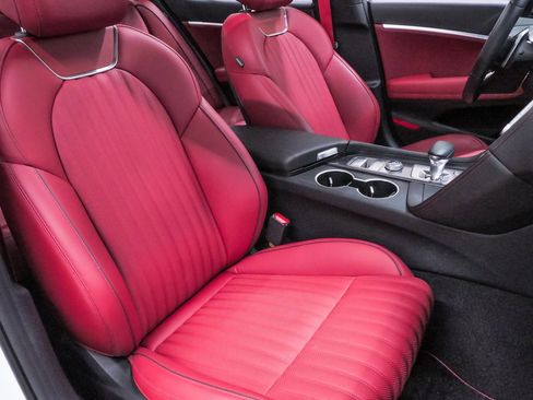 Certified 2025 Genesis G70 2.5T w/ Sport Prestige Package image 20