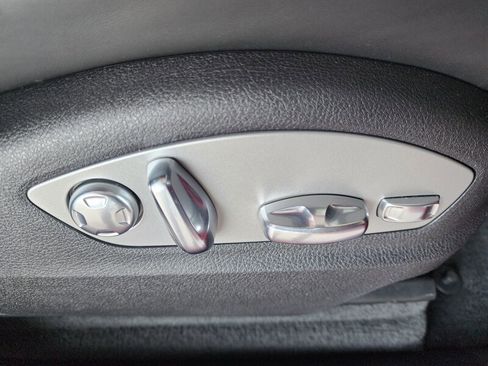 Used 2024 Porsche Macan w/ Premium Plus Package image 60