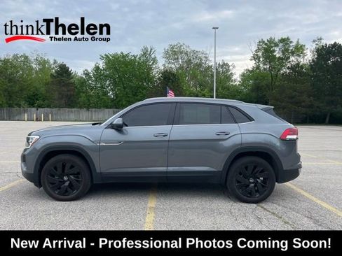 Used 2025 Volkswagen Atlas Cross Sport SE w/ Panoramic Sunroof Package AWD/4WD image 8