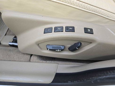 Used 2011 Volvo XC70 T6 AWD/4WD image 11