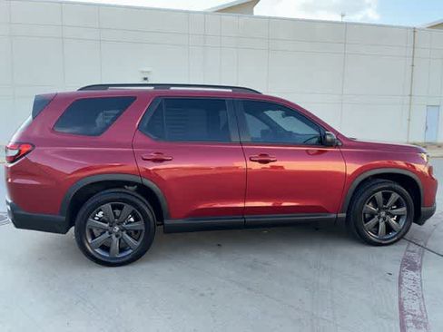 Used 2023 Honda Pilot Sport image 7