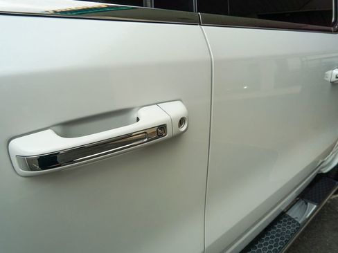 Used 2019 RAM 1500 Laramie image 9