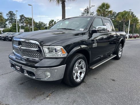 Used 2017 RAM 1500 Laramie w/ Convenience Group AWD/4WD image 5