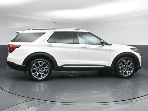 Certified 2025 Ford Explorer Platinum w/ Ultimate Package AWD/4WD image 8