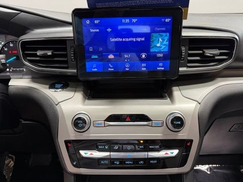 Used 2023 Ford Explorer XLT w/ Equipment Group 202A AWD/4WD image 36