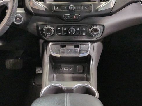 Used 2024 GMC Terrain SLE w/ Driver Convenience Package FWD image 18