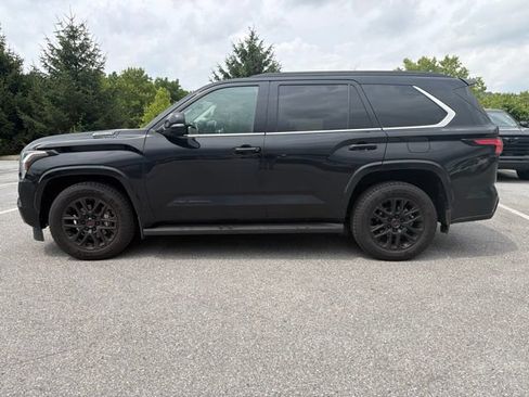 Used 2024 Toyota Sequoia SR5 w/ SR5 Premium Package AWD/4WD image 5